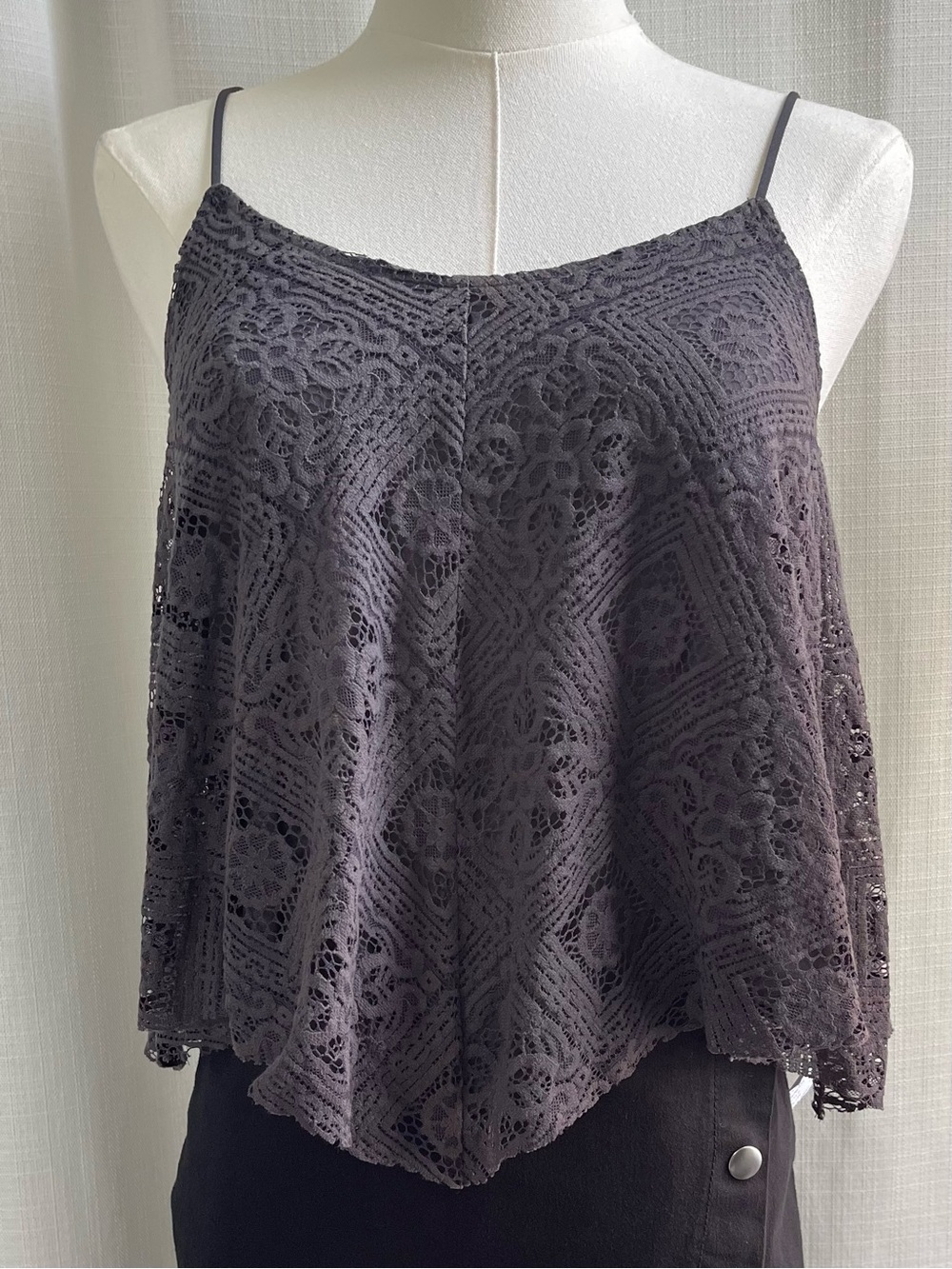 American Eagle Boho Lace Flowy Cropped Cami Tank Top Charcoal Gray Size XS
